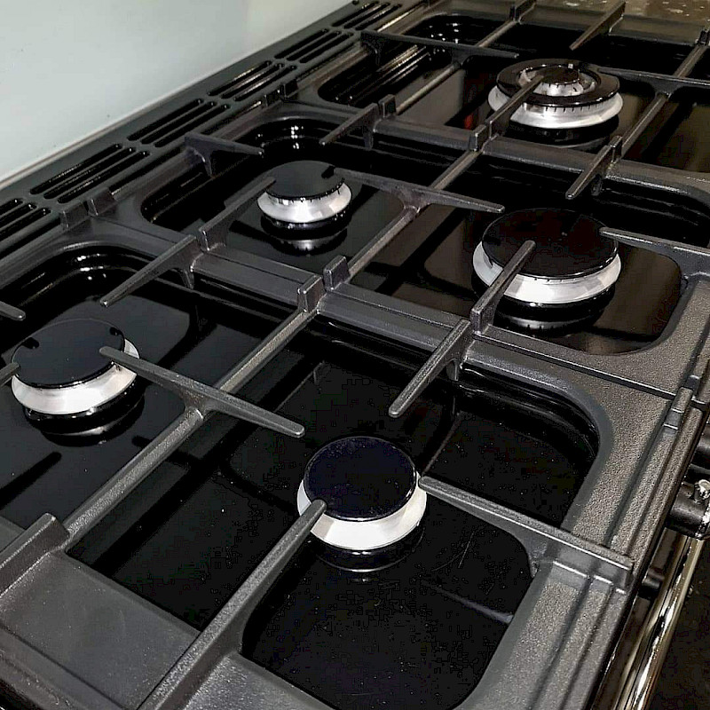We also clean your hobs, racks and grill pans!